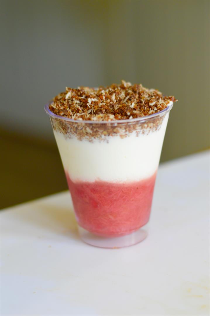 Rhubarb and strawberry breakfast pots – Health Results